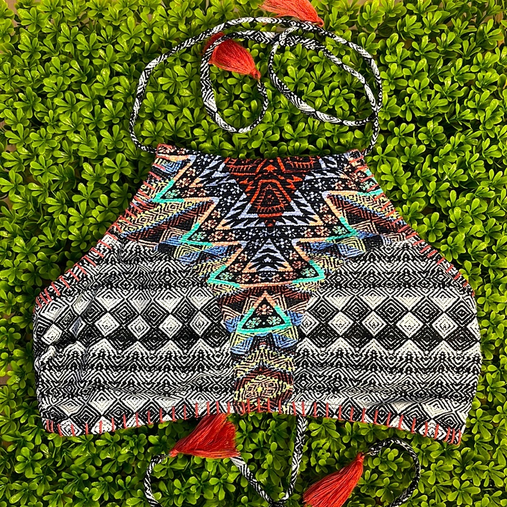 🔥 SALE Black & White multicolor Aztec Design Halter Swim Top | Medium (7-9)